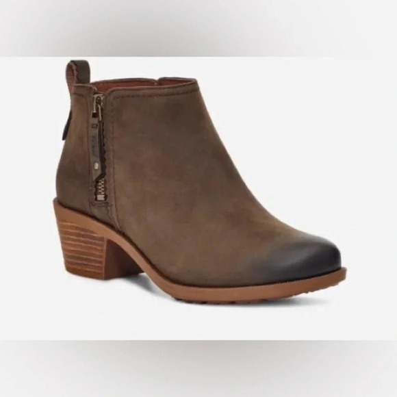 NIB Teva Women’s Anaya Waterproof Leather Booties in size 7.5 - Picture 1 of 9